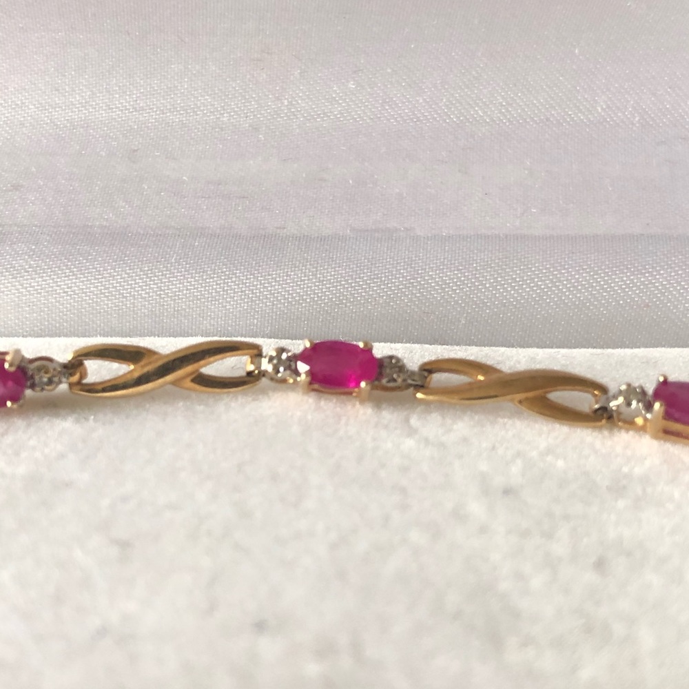 😍Feature Item!! Helzberg Tennis Bracelet 😍